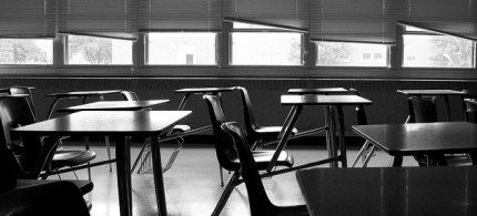 6724_classroom_desks_empty_bla